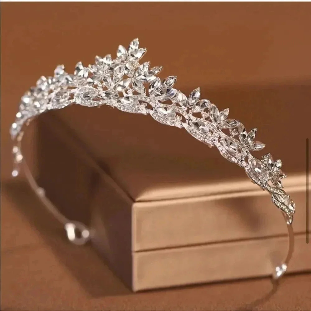 Crystal Wedding Rhinestone Tiara - Picture 6 of 9